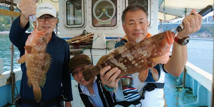 令和3年8月26日 釣り仲間とｱｺｳ ﾏﾀﾞｲ狙 風あり暑くもなく最高の釣り日和 ｱｺｳ最大48cm含む良型揃い13匹にﾏﾀﾞｲ45cm等々大漁に大満足 1130鯛飯食べ1330納竿 広島県呉市仁方 大型底引き観光遊漁船 釣船 第２光亮丸 食事付き
