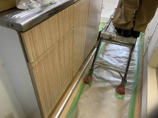 44日目 大型物件・建具・作業台作り・網戸・フィルム施工_f0031037_19423002.jpg