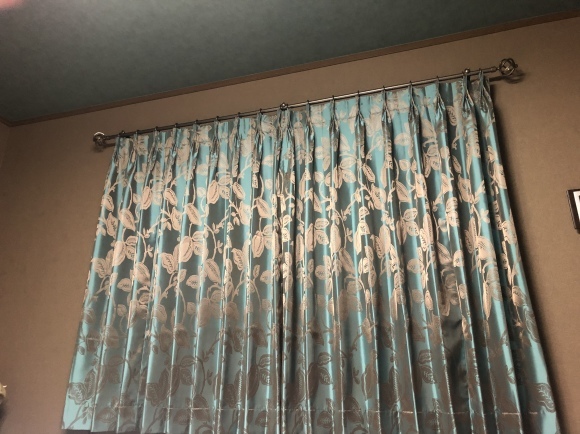 当店の場合取付るカーテンから逆算してのクロスコーディネートです。_e0133255_11573997.jpeg