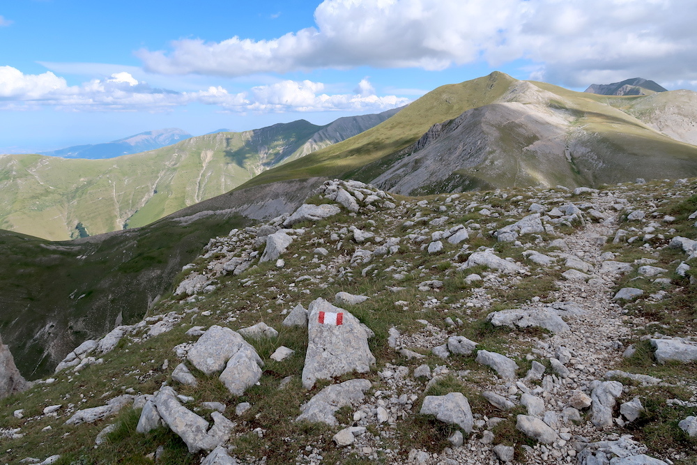 ああ歯医者3週間ぶりとシビッリーニ山脈の歯のような岩_f0234936_07095683.jpg