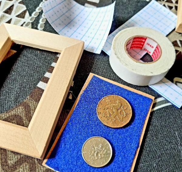100円手芸 コインを飾る ピースケさんのお留守ばん