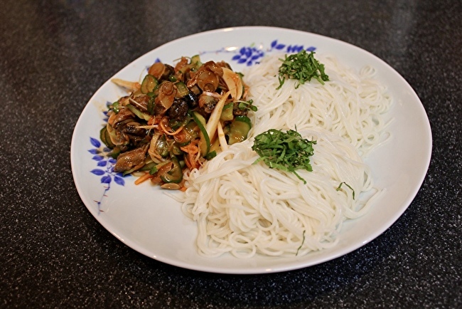 韓国の海鮮居酒屋さん風おつまみと 韓国風つぶ貝の和えそうめん キムチ屋修行の道