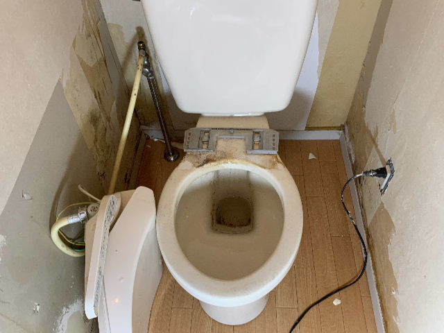 47日目・動く便器と2階・3階の仕上げ_f0031037_19451351.jpg