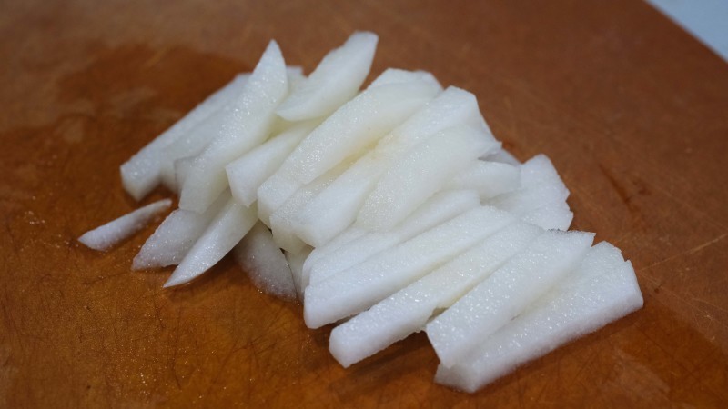 梨とわかめと豆苗のサラダ_d0377645_23434277.jpg