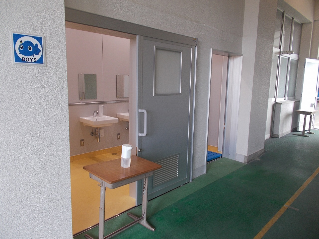 北館 東・西トイレが完成しました。_d0172404_14525042.jpg