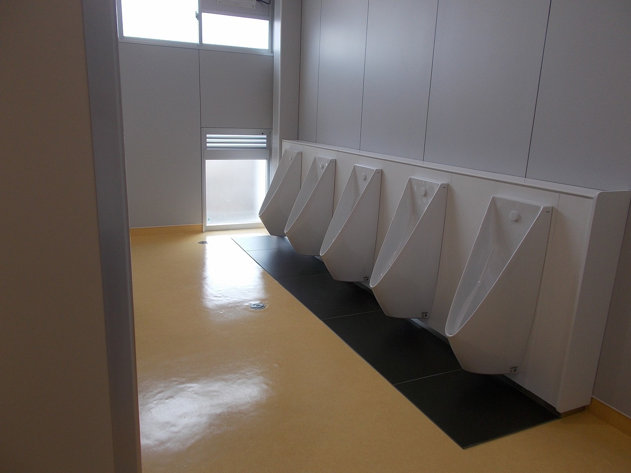 北館　東・西トイレが完成しました。_d0172404_14525256.jpg