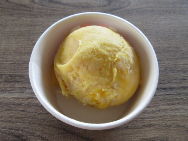 【サーティワンアイスクリーム】サニーパイナップルケーキ_c0152767_19162202.jpg