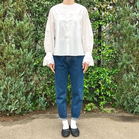 peu pres（プープレ）の「ヒメリンゴ刺繍 付け衿ブラウス