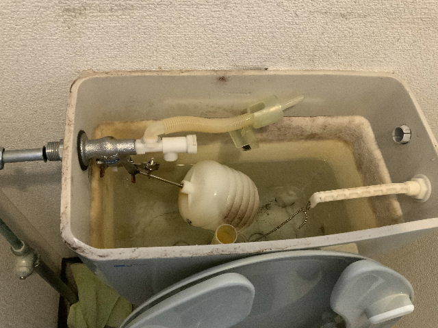 賃貸緊急工事・トイレの水漏れ_f0031037_18541632.jpg