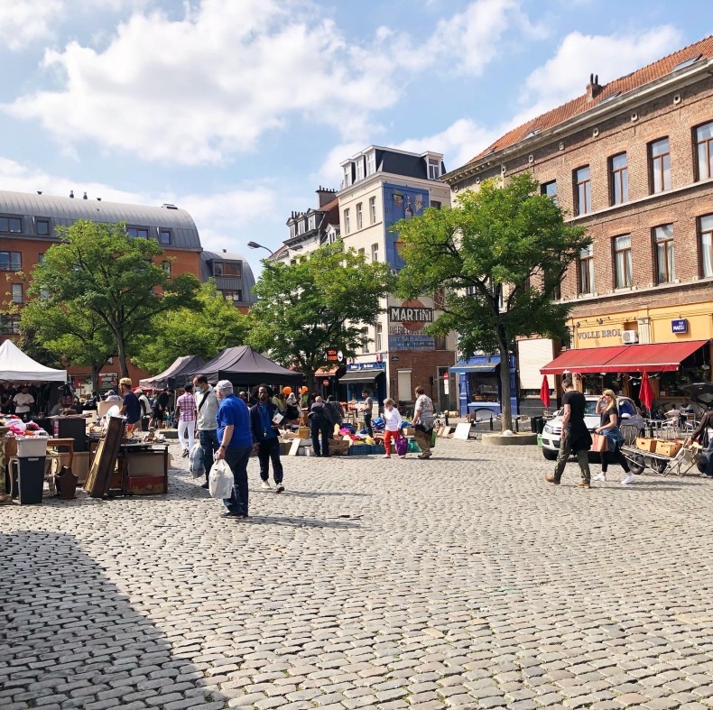 ブリュッセルのオート通りをぶらぶら 蚤の市広場とIPAの生ビール_a0231632_19440408.jpeg