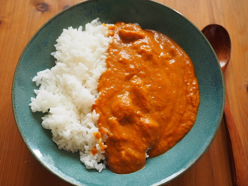 【レトルトカレー食べ比べ㊻】S＆B 噂の名店「未来カレーこりす 濃厚チキンマサラ」&「白銀亭 大阪あまからビーフカレー」_b0008655_10073690.jpg