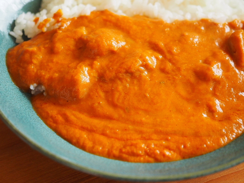 【レトルトカレー食べ比べ㊻】S＆B 噂の名店「未来カレーこりす 濃厚チキンマサラ」&「白銀亭 大阪あまからビーフカレー」_b0008655_10080484.jpg