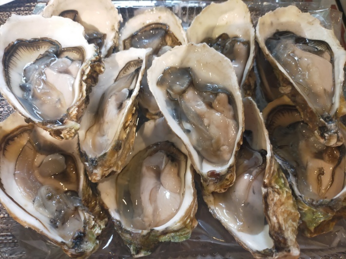 食ING情報☆生牡蠣を堪能いたしましたー!!!!＠OysterBar(シェムリアップ)_e0408534_23073609.jpg