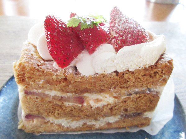 瑞浪市のどこかのカフェのミルフィーユ_c0152767_07163609.jpg
