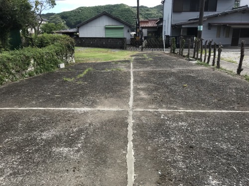 駐車場整備で汗をかく_f0054677_08275267.jpg
