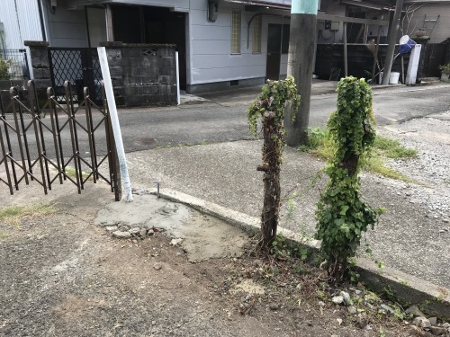 駐車場整備で汗をかく_f0054677_08281311.jpg