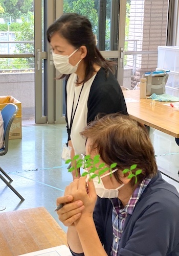 花見川いきいきプラザ　最終回はアロマハンドをセルフケアでした（１）_a0191183_23013579.jpg