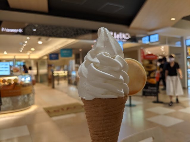 ジャージーミルクのソフトクリーム(ルタオ 新千歳空港店) : eiho