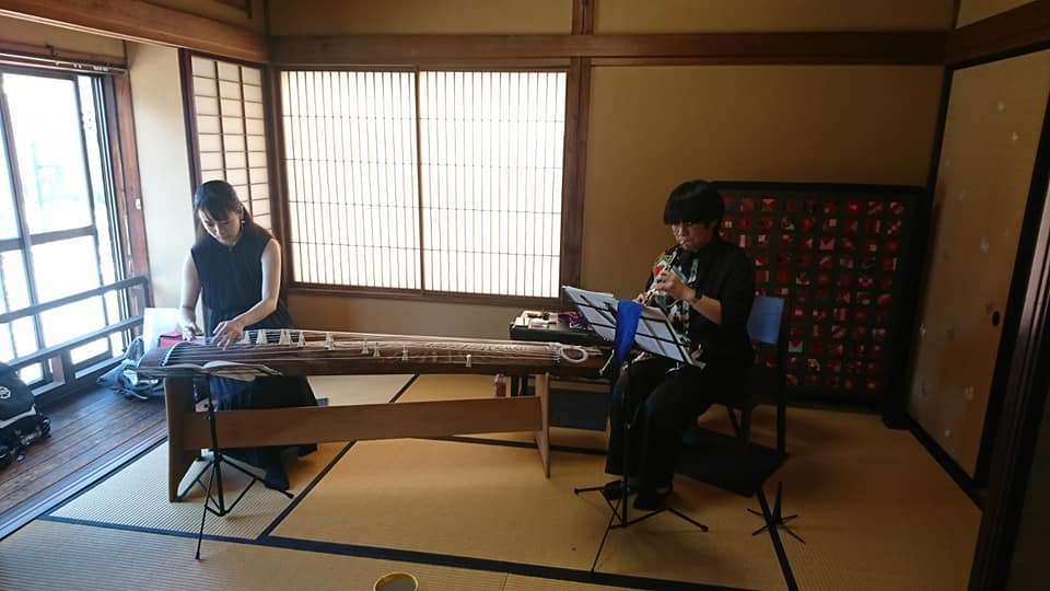 今日は蔵織ライブ。オーボエ古俣さんと筝の高倉七虹さん。_e0046190_17530988.jpg
