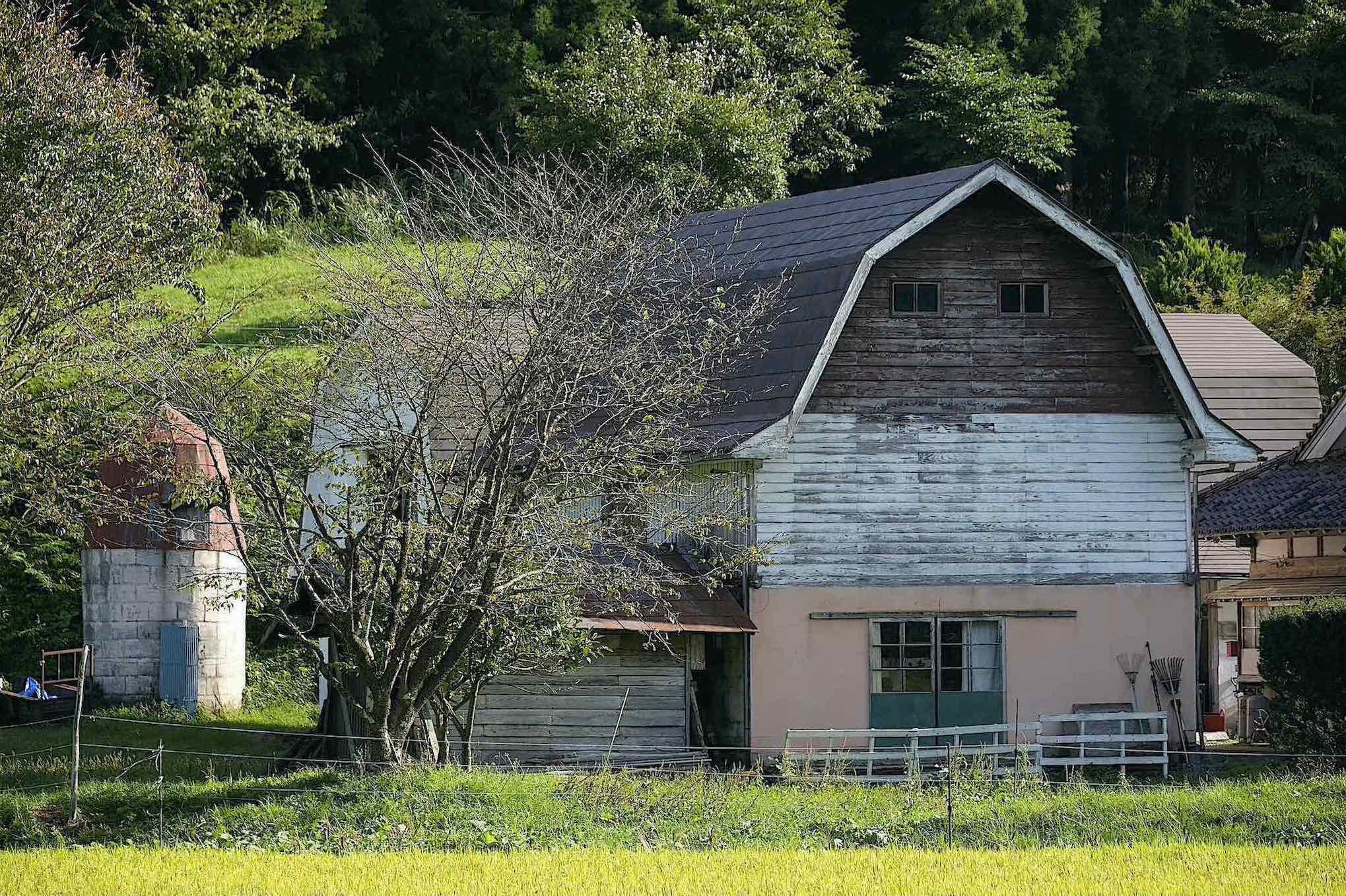 ３層の腰折れ屋根 とうほく小屋の写真帖