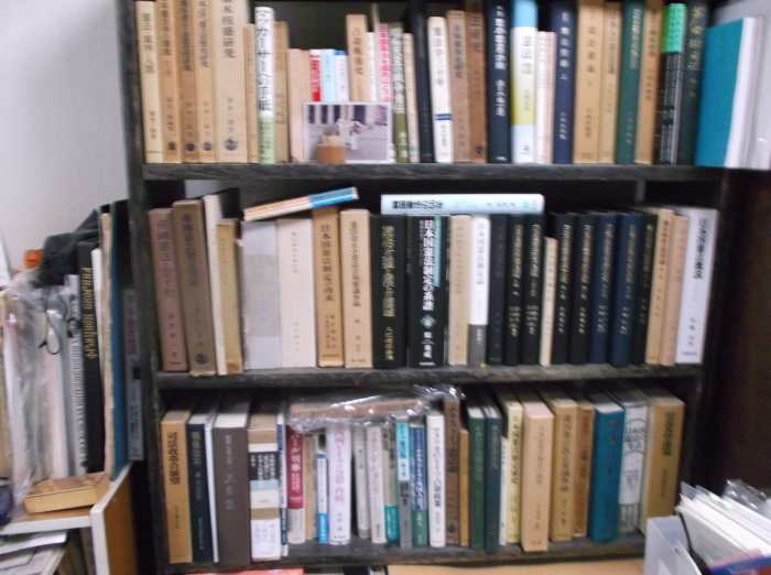 憲法便り ５６６８ 憲法便り ５５１５ で ２００４年６月３０日以降に購入した憲法書のコレクションの画像を公開しましたが まとめての寄贈を考え 国内外で受け入れの意向の問い合わせを開始します 岩田行雄の憲法便り 日刊憲法新聞