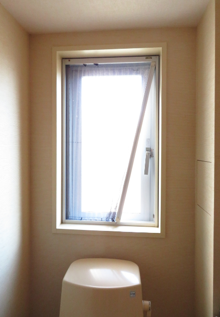 セイキのロール網戸『マドロール』を納品しました by interior styling of bright_c0157866_19280954.jpg