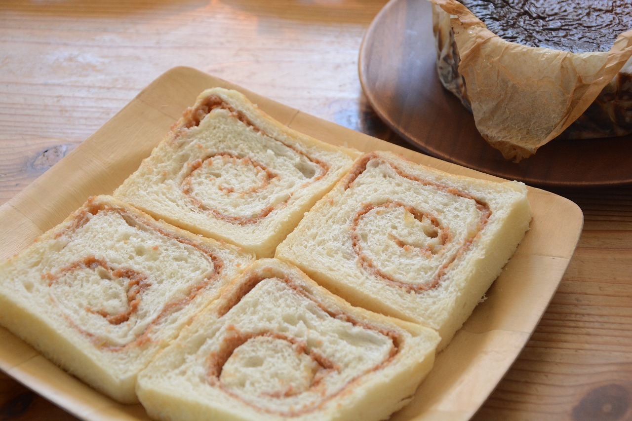 シナモンロール食パン、ソーセージボート_f0329586_16265265.jpg