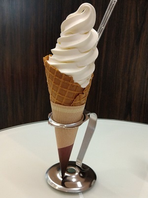 銀座一丁目 ブールミッシュ銀座本店のGINZAソフト・グランマルニエ(バニラ)_f0112873_23161984.jpg