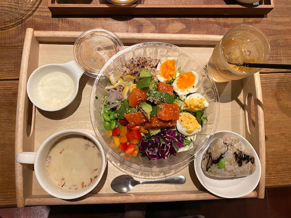 石川 野々市市 Cafe Bar 23 サーモンアボカド檸檬のポキサラダボウル 大豆ミートの沖縄タコスサラダボウル ランチセット きわめればスカタン