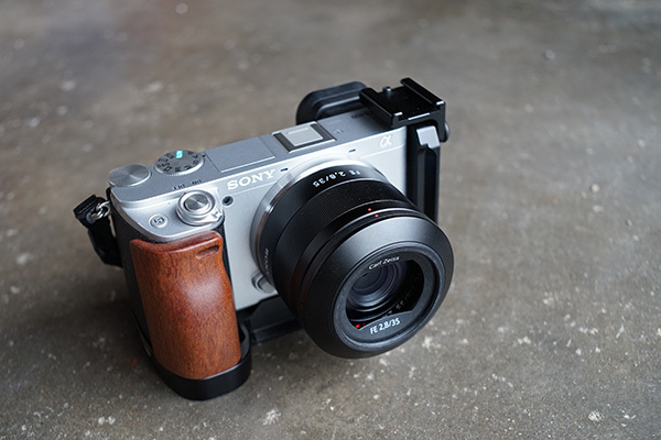 SONY α6400 単焦点レンズ×2(SEL35F18&SEL16F28) Amazon | SONY(ソニー) 【α6400 と 広角単焦点レンズ(SEL35F18