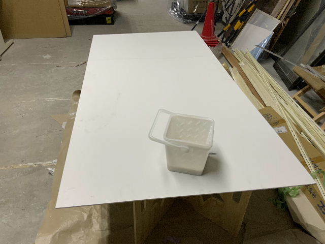 ベランダ防火隔壁の修理準備_f0031037_18174095.jpg