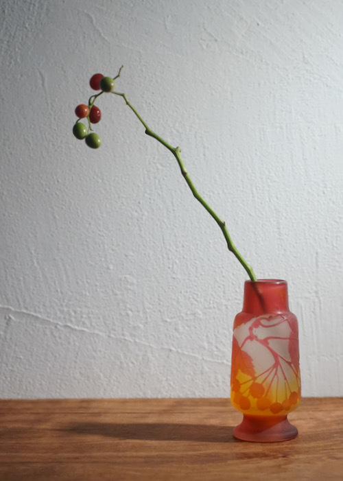 EMILE GALLE エミールガレの小さな花瓶。_c0108595_00361238.jpeg