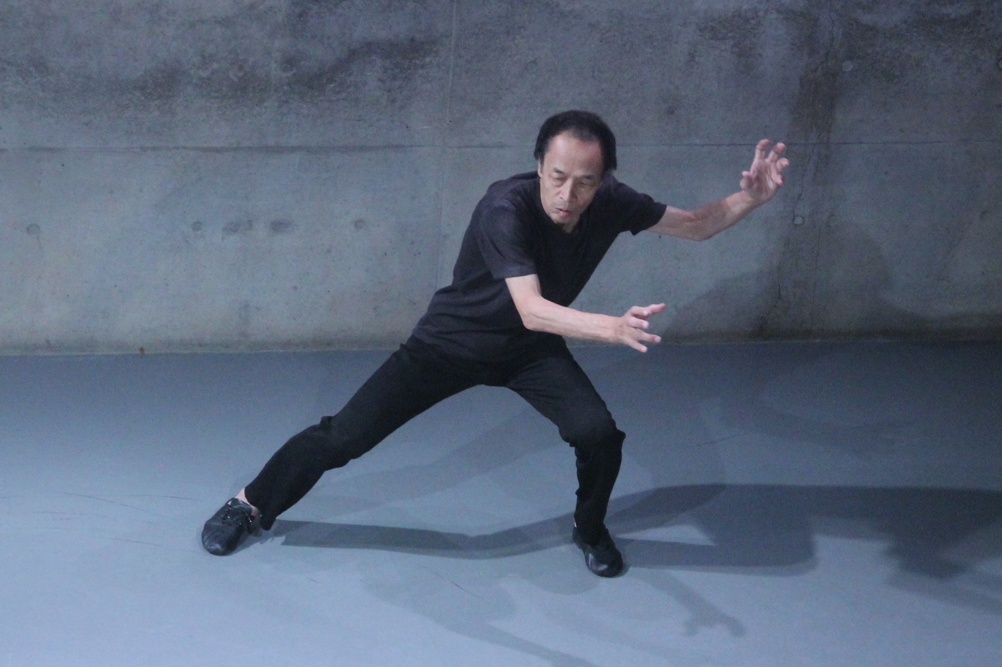「ダンスブリッジ」第1弾・笠井瑞丈監修公演、詩情豊かな舞台となって幕となる_d0178431_16421306.jpg