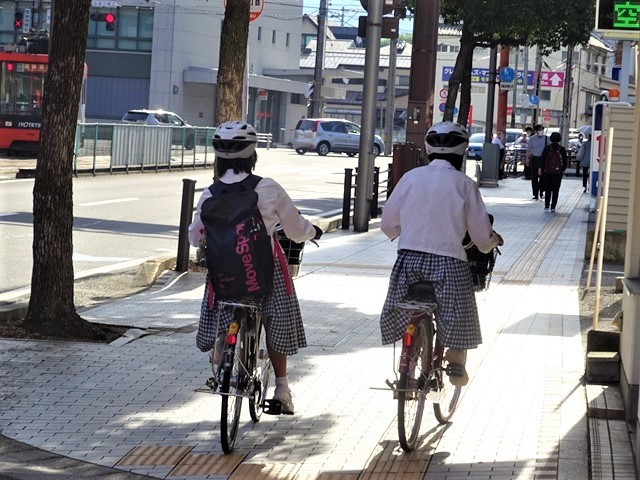 藤田八束の鉄道写真@松山市伊予電の走る素敵な城下町　その魅力は路面電車と若者達の元気な姿です_d0181492_18110959.jpg