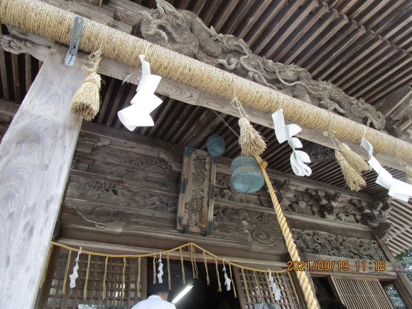 中元寺川を見つめる諏訪神社_a0237545_10422706.jpg