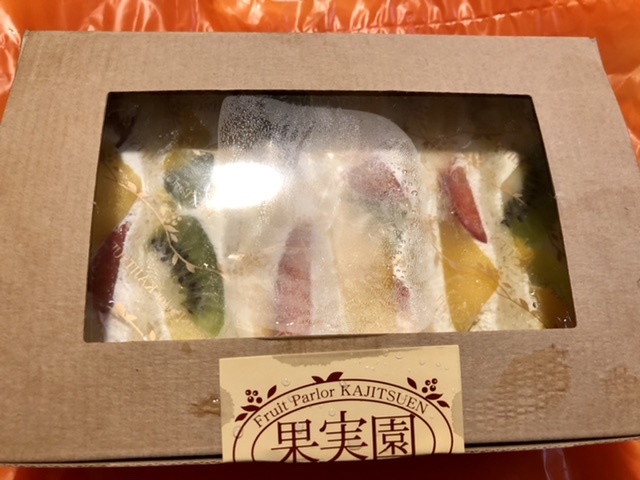 【やっぱり美味しい果実園のフルーツサンド】_b0009849_18575332.jpeg