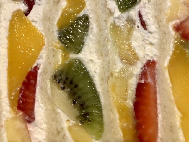 【やっぱり美味しい果実園のフルーツサンド】_b0009849_18581972.jpeg