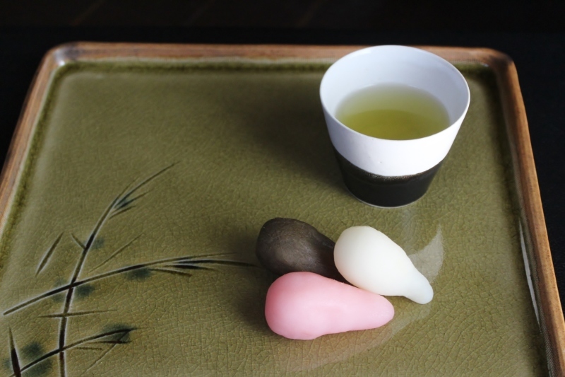 お茶の時間「煎茶と月見団子」_b0220318_10544812.jpg