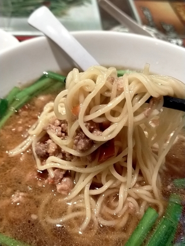 天満橋「玉華園」台湾ラーメンのパンチがあったぞ!_c0403415_10285387.jpg