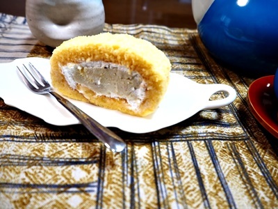 マロンロールケーキ_f0129726_17443196.jpg