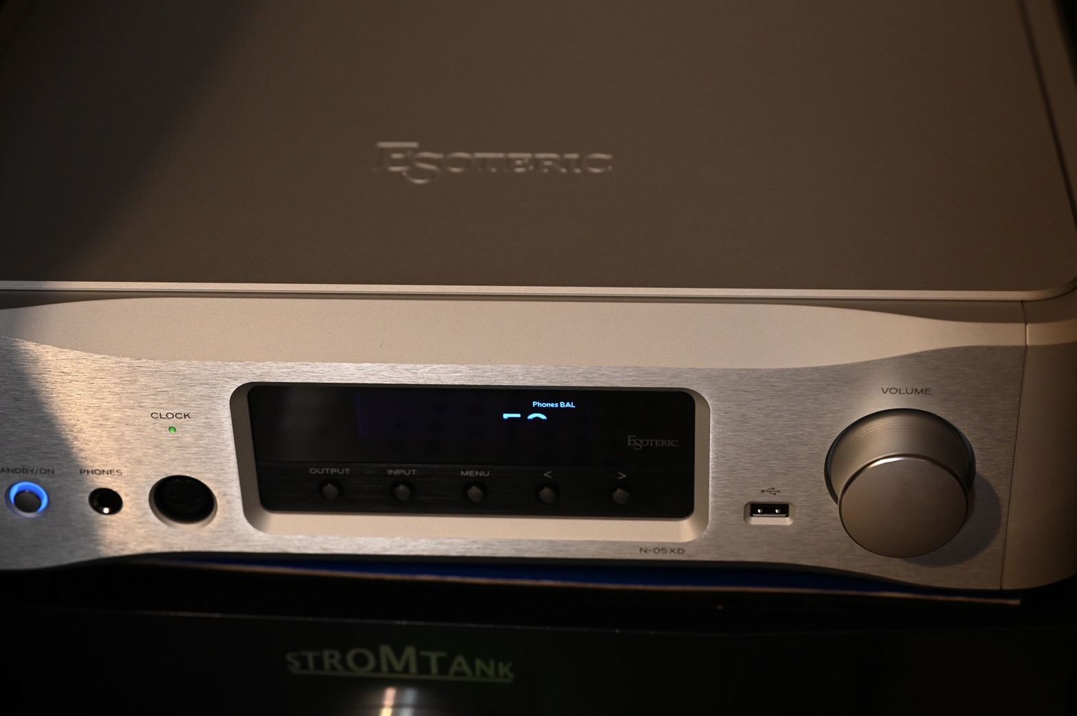 Esoteric N-05XD　ネットワークDAC/プリアンプの私的インプレッション：レガシーを超えて_e0267928_15321424.jpg