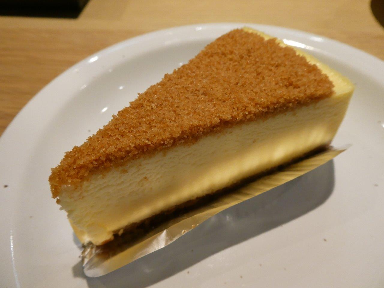 Cafe & Wine Bar Knuckles  （カフェアンドワインバルナックルズ）　チーズケーキがその証拠_d0106134_12421559.jpg