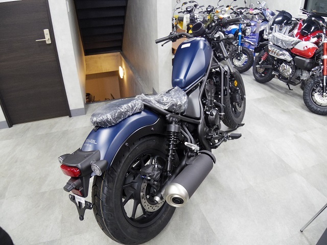 このレブル250は即納車です バイクの横輪