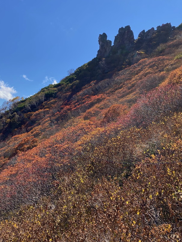 2021年9月 『紅葉の大雪山（２）黒岳、北海岳、北鎮岳、お鉢』 September 2021 \"Mt Taisetsu in the Autumn Color #2\"_c0219616_15275126.jpg