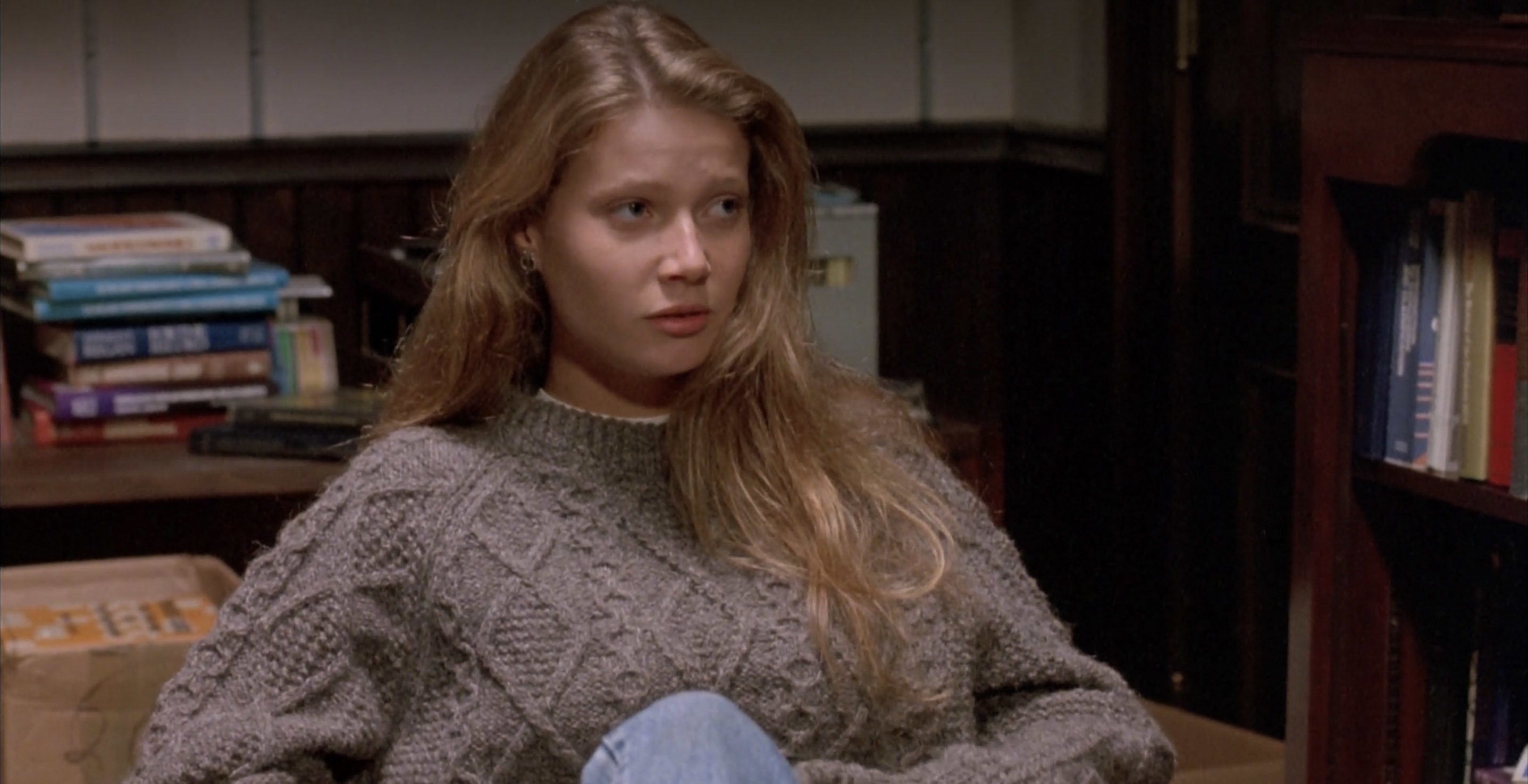 グウィネス・パルトロウ(Gwyneth Paltrow)「冷たい月を抱く女」(1993)_e0042361_21200826.jpg