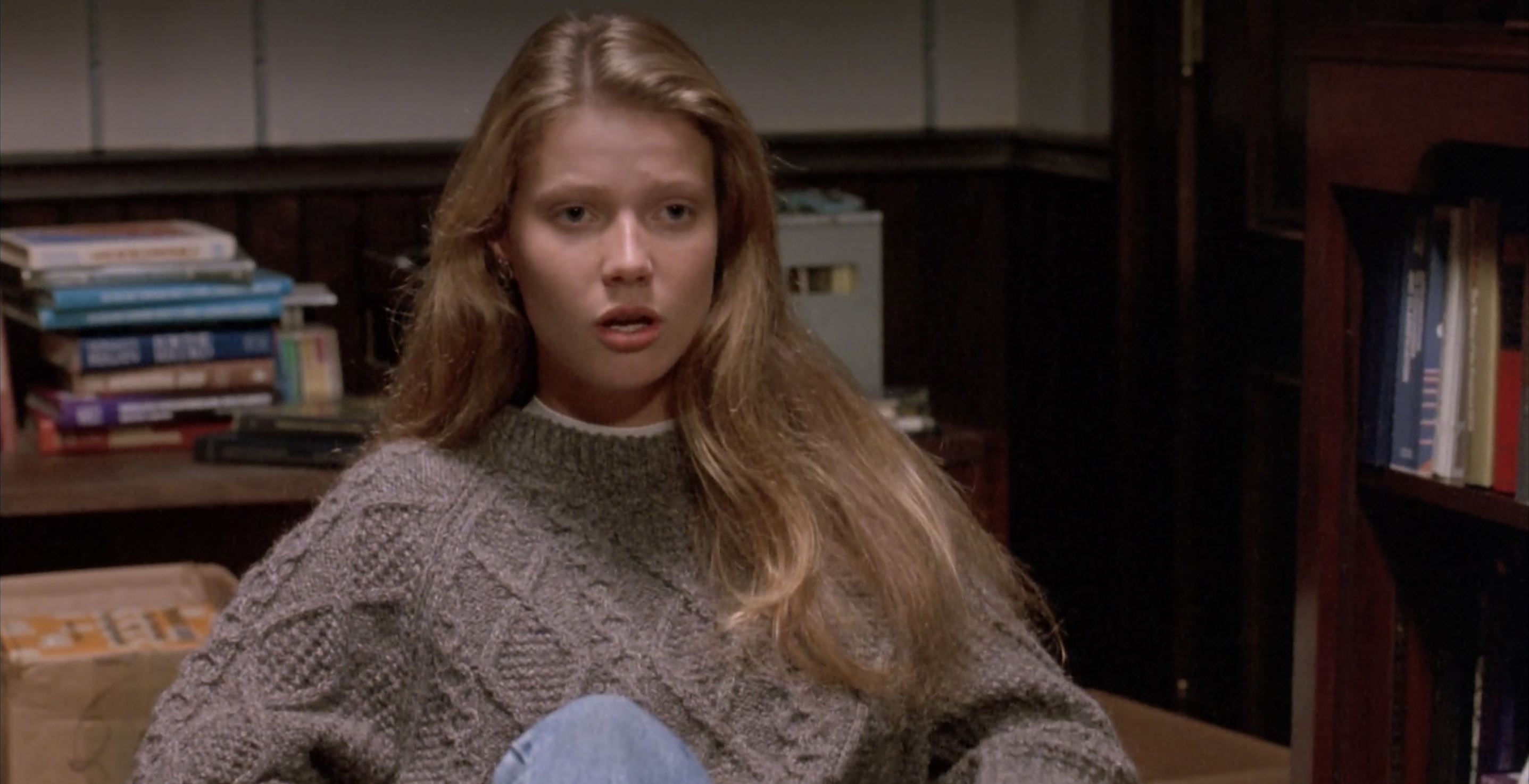 グウィネス・パルトロウ(Gwyneth Paltrow)「冷たい月を抱く女」(1993)_e0042361_21201625.jpg