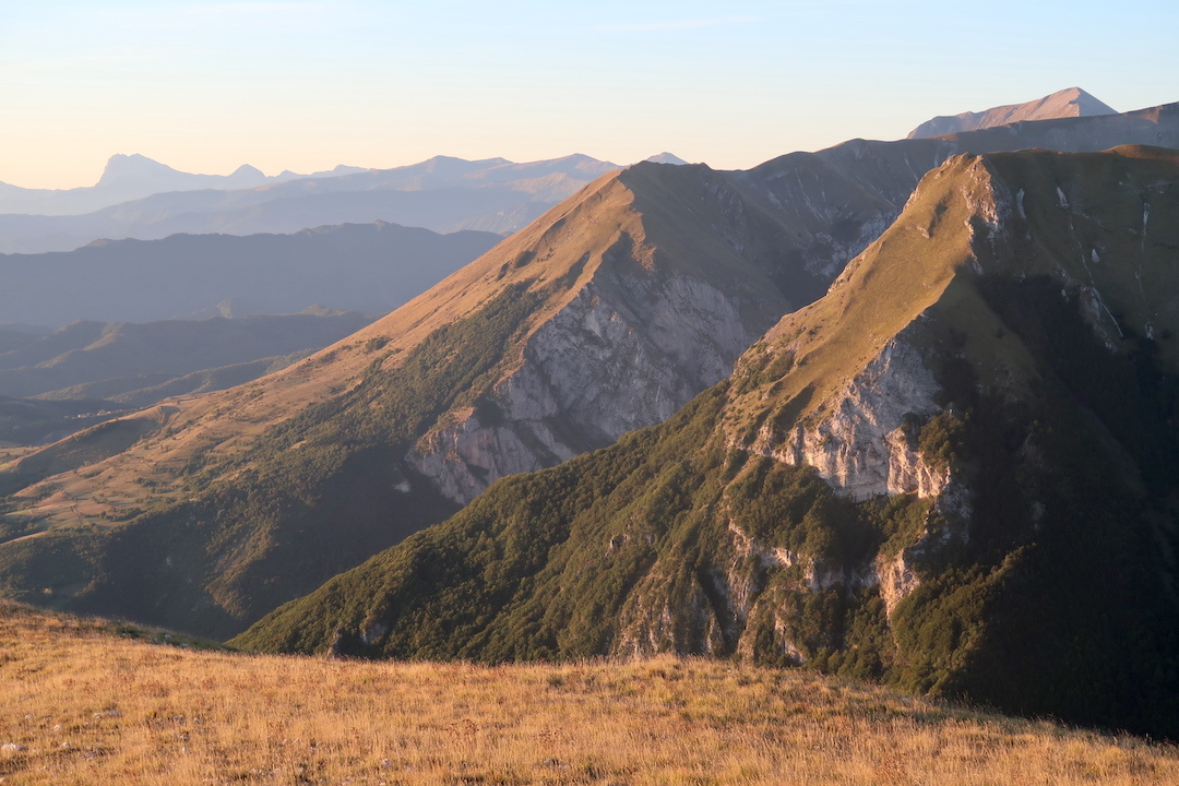 紅に山染め海に昇る朝日をシビッリーニで_f0234936_20455416.jpg