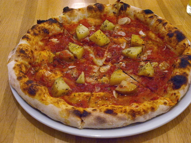 イタリアンレストラン トンチーニ その11(ピザ マリナーラパタータ風 他)_d0153062_20373397.jpg