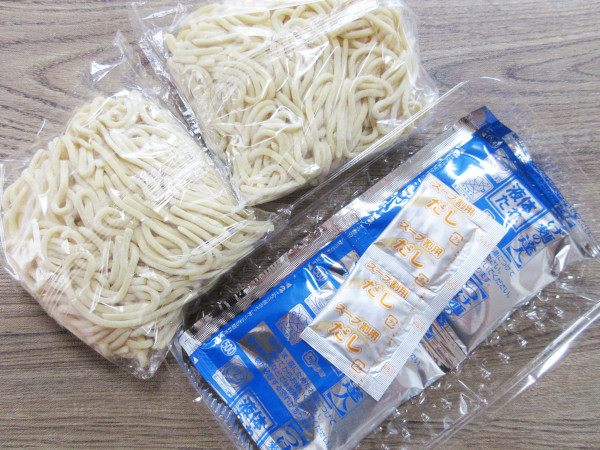 【日清食品】つけ麺の達人 濃厚魚介醤油(2人前)_c0152767_20563199.jpg