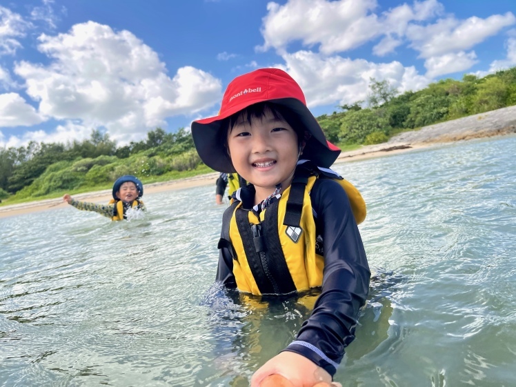 青空ようちえん〔平日〕9/29・2歳から参加できるネコわくデビューの海辺遊び。木の実を集めつつ海岸まで親子で探検です。_d0363878_17341313.jpg